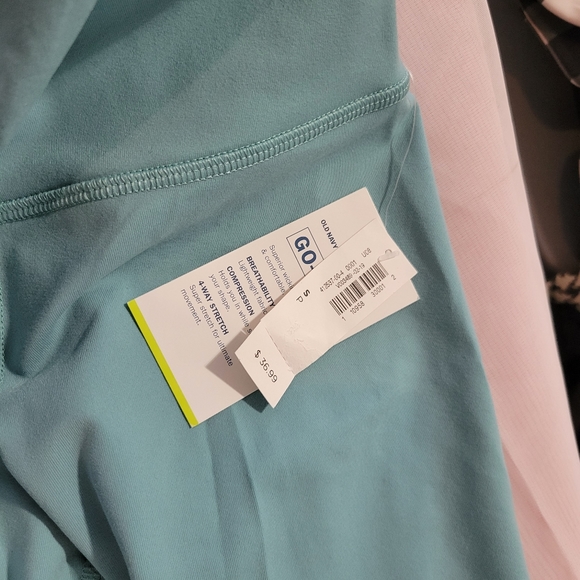 Old Navy crop leggings - Picture 3 of 3